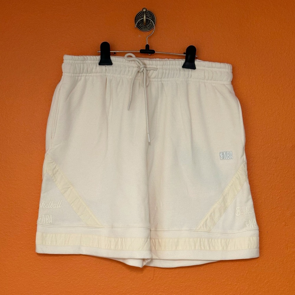 NWT NBA Cream Fleece Tonal Panel Classic Basketball Shorts Sz L At Knee Athletic